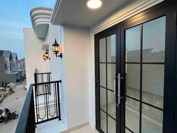 Rumah mewah siap huni dalam townhouse