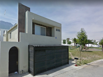 CASA EN REMATE CUMBRES MADEIRA, MONTERREY