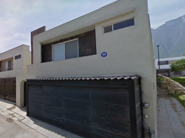 CASA EN REMATE CUMBRES MADEIRA, MONTERREY