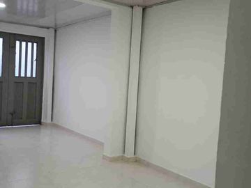 Se vende casa con renta cerca a la avenida Santander