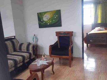 Se vende casa con renta cerca a la avenida Santander