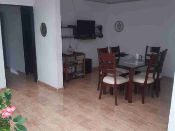 Se vende casa con renta cerca a la avenida Santander