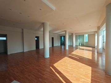 Oficina en Renta en Calzada Zavaleta, Puebla - Excelente Ubicación Comercial