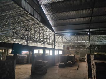 Disewakan/ Dijual Gudang Siap Pakai di Jalan Dipati Unus, Tangerang