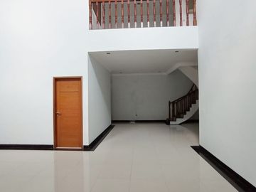 Disewakan Rumah 2 lt Rapi di Rawamangun Jakarta Timur