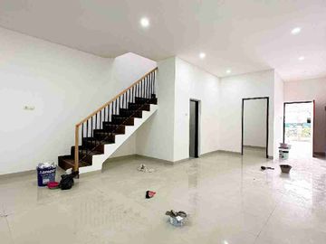 Rumah Baru di Pulogadung Dekat Toll Rawamangun, UNJ, RS.Persahabatan, Velodrome, Tiptop, Polsek Pulogadung
