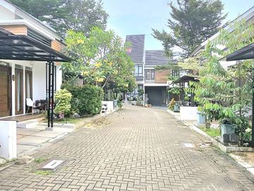 Dijual Rumah Amaryllis Bintaro, Nyaman, Strategis, Siap Huni, Aman - Ciputat, Bintaro, Tangerang Selatan