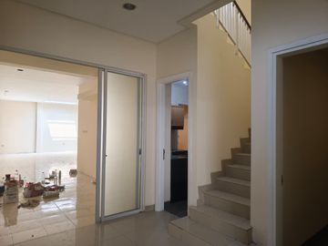 Rumah di Amerika Latin,Greenlake,Uk 11X25m,2 Lantai,Harga:140 Jt/Thn Nego
