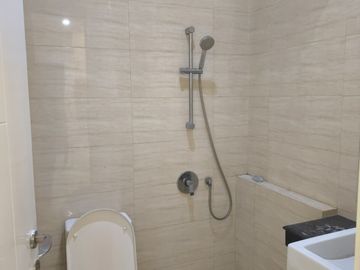 Rumah di Amerika Latin,Greenlake,Uk 11X25m,2 Lantai,Harga:140 Jt/Thn Nego