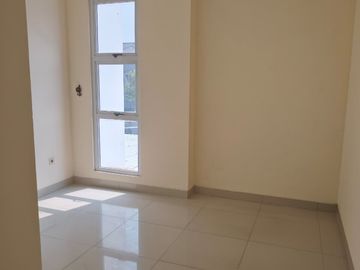 Rumah di Amerika Latin,Greenlake,Uk 11X25m,2 Lantai,Harga:140 Jt/Thn Nego