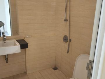 Rumah di Amerika Latin,Greenlake,Uk 11X25m,2 Lantai,Harga:140 Jt/Thn Nego