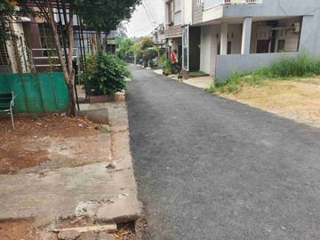 Dijual Rumah 2 Lantai dalam Cluster Full Furnished Siap Huni Jatibening Bekasi. Dekat dengan LRT Cikunir dan Pintu Tol Jatibening. Bebas Banjir.