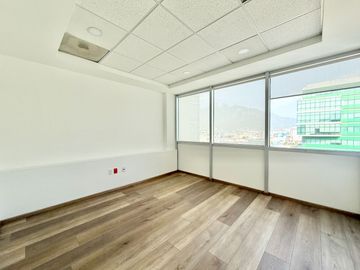 Oficina en Renta en Torre Capitel – Valle Oriente