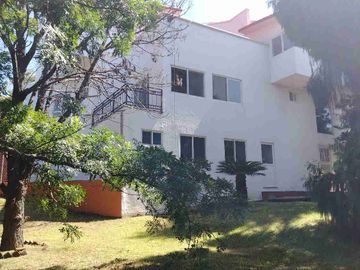 Oportunidad se vende magnífica casa a un precio mucho menor que si valor y solo hay que ajustar la a su gusto. Esta en zona frezca en un fraccionamiento con estricta vigilancia