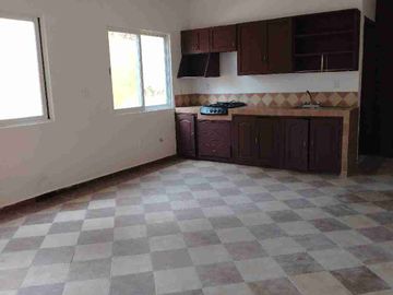 Oportunidad se vende magnífica casa a un precio mucho menor que si valor y solo hay que ajustar la a su gusto. Esta en zona frezca en un fraccionamiento con estricta vigilancia