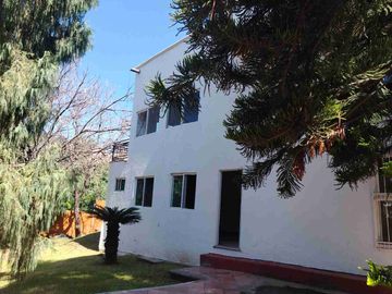 Oportunidad se vende magnífica casa a un precio mucho menor que si valor y solo hay que ajustar la a su gusto. Esta en zona frezca en un fraccionamiento con estricta vigilancia