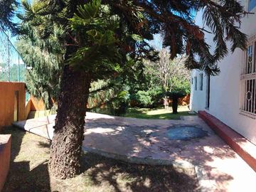 Oportunidad se vende magnífica casa a un precio mucho menor que si valor y solo hay que ajustar la a su gusto. Esta en zona frezca en un fraccionamiento con estricta vigilancia