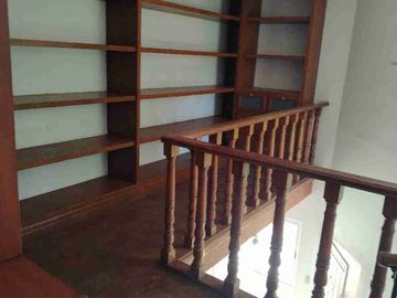 Oportunidad se vende magnífica casa a un precio mucho menor que si valor y solo hay que ajustar la a su gusto. Esta en zona frezca en un fraccionamiento con estricta vigilancia