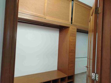 Oportunidad se vende magnífica casa a un precio mucho menor que si valor y solo hay que ajustar la a su gusto. Esta en zona frezca en un fraccionamiento con estricta vigilancia