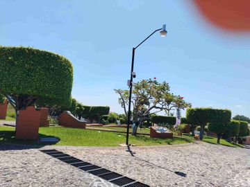 Oportunidad se vende magnífica casa a un precio mucho menor que si valor y solo hay que ajustar la a su gusto. Esta en zona frezca en un fraccionamiento con estricta vigilancia