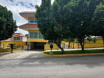 Casa Amplia de Estilo Contemporáneo en la Zona Esmeralda de Atizapán de Zaragoza
