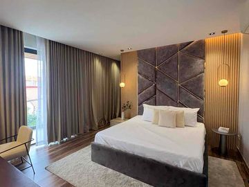 For Rent 6 abedrooms With Swimming Pool