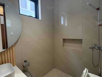 For Rent 6 abedrooms With Swimming Pool