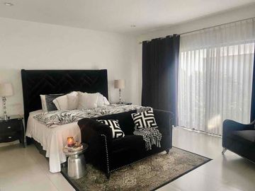 CASA EN RENTA DE UNA PLANTA EN COLINAS DE GRAN JARDÍN zona norte