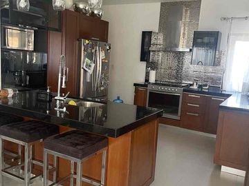 CASA EN RENTA DE UNA PLANTA EN COLINAS DE GRAN JARDÍN zona norte
