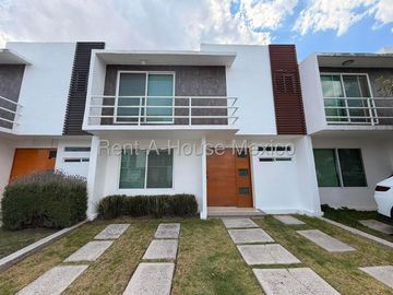RENTA CASA SANTA FE JURIQUILLA, 3 RECAMARAS,3 BAÑOS.