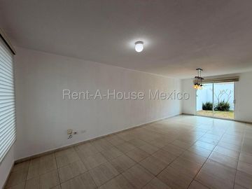 RENTA CASA SANTA FE JURIQUILLA, 3 RECAMARAS,3 BAÑOS.
