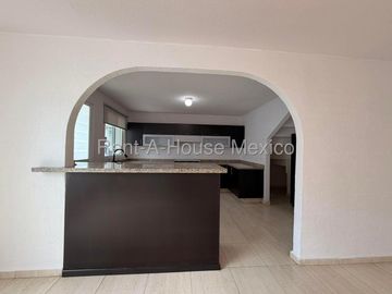 RENTA CASA SANTA FE JURIQUILLA, 3 RECAMARAS,3 BAÑOS.