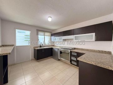 RENTA CASA SANTA FE JURIQUILLA, 3 RECAMARAS,3 BAÑOS.
