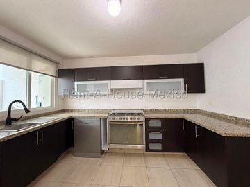 RENTA CASA SANTA FE JURIQUILLA, 3 RECAMARAS,3 BAÑOS.