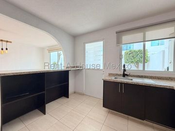 RENTA CASA SANTA FE JURIQUILLA, 3 RECAMARAS,3 BAÑOS.