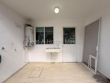 RENTA CASA SANTA FE JURIQUILLA, 3 RECAMARAS,3 BAÑOS.