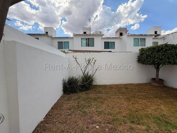 RENTA CASA SANTA FE JURIQUILLA, 3 RECAMARAS,3 BAÑOS.