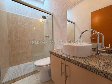 RENTA CASA SANTA FE JURIQUILLA, 3 RECAMARAS,3 BAÑOS.