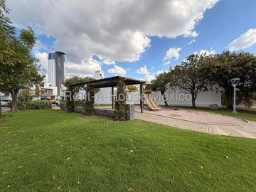 RENTA CASA SANTA FE JURIQUILLA, 3 RECAMARAS,3 BAÑOS.