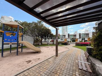 RENTA CASA SANTA FE JURIQUILLA, 3 RECAMARAS,3 BAÑOS.