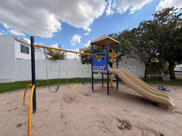 RENTA CASA SANTA FE JURIQUILLA, 3 RECAMARAS,3 BAÑOS.