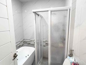 Brand New 3 bedrooms Fully Furnished