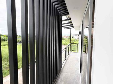 Brand New 3 bedrooms Fully Furnished
