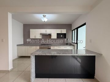 RENTA CASA SANTA FE JURIQUILLA, BLEU, 3 RECAMARAS, 3 BAÑOS.