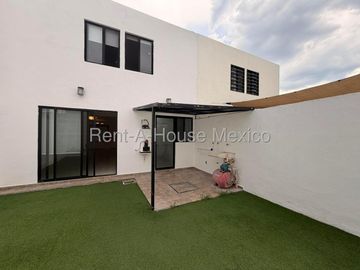 RENTA CASA SANTA FE JURIQUILLA, BLEU, 3 RECAMARAS, 3 BAÑOS.