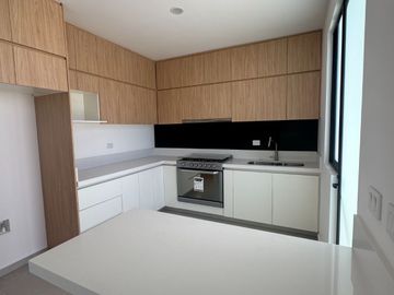 Estrena en RENTA Casa en Alella Zibatá