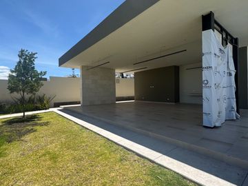 Estrena en RENTA Casa en Alella Zibatá