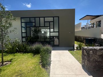Estrena en RENTA Casa en Alella Zibatá