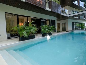 Departamento de dos pisos frente a la alberca, comunidad con acceso al mar, venta Sirenis, Tulum.