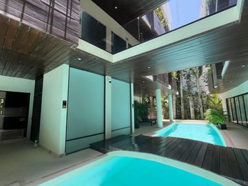 Departamento de dos pisos frente a la alberca, comunidad con acceso al mar, venta Sirenis, Tulum.